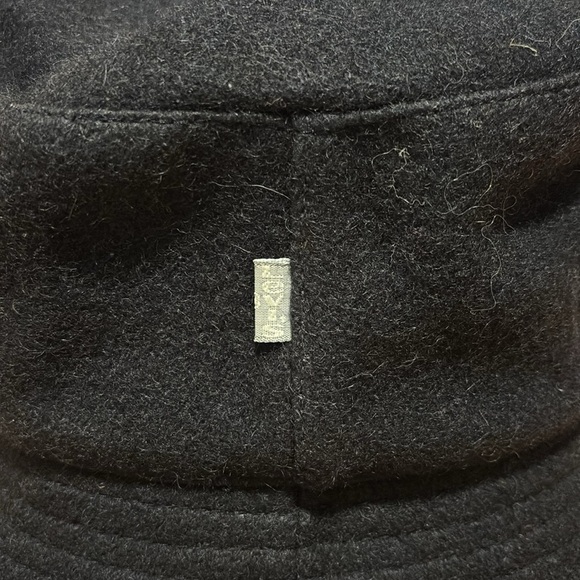 Levi's Bucket Hat - Picture 2 of 4